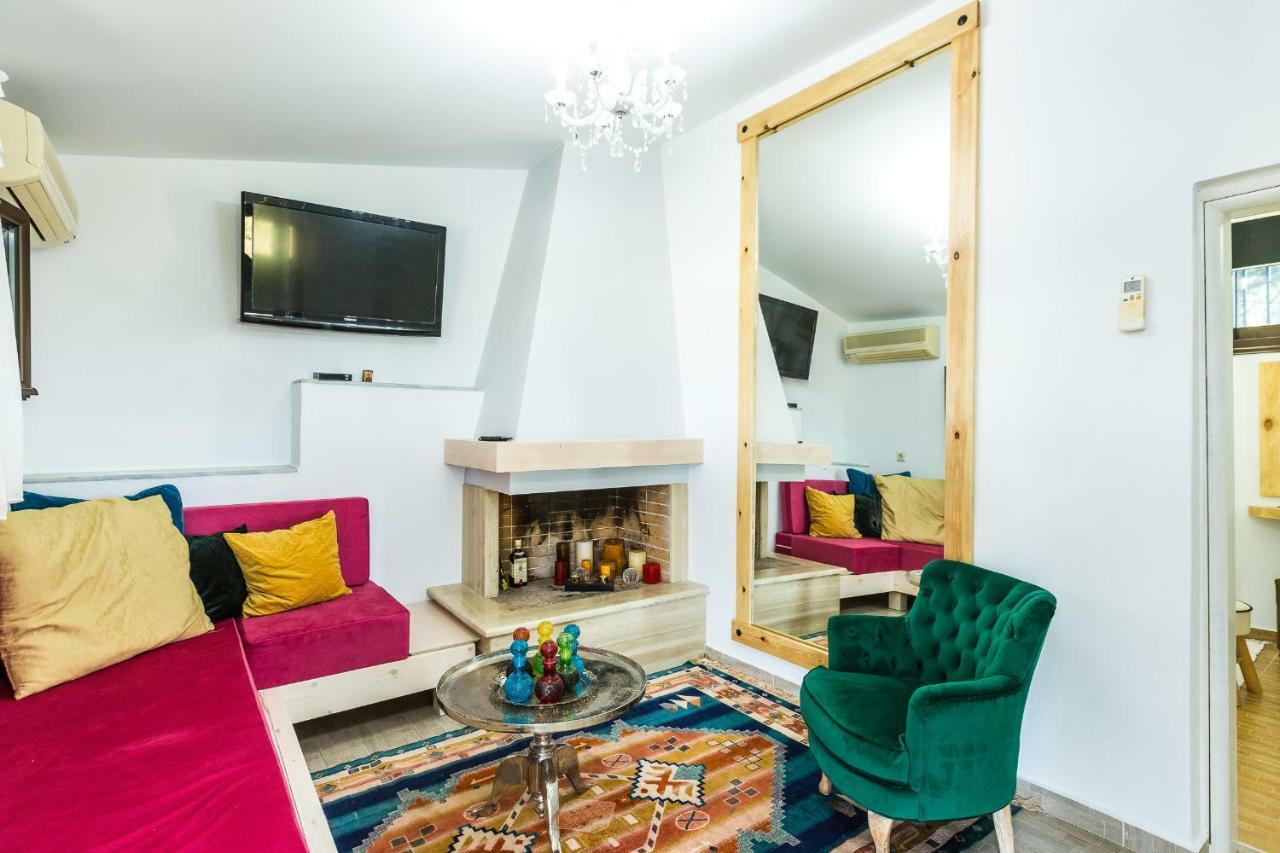 Evita'S Home Platanes  Bagian luar foto