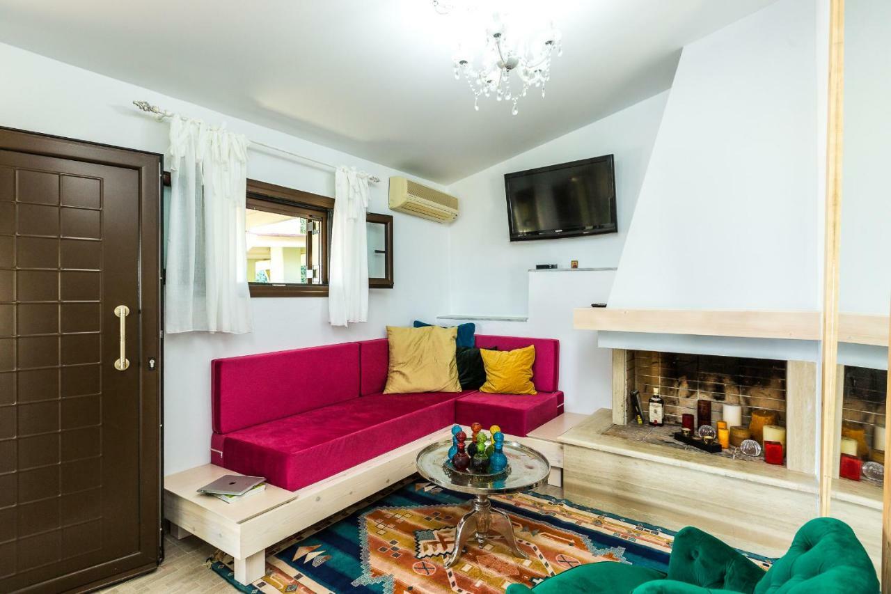 Evita'S Home Platanes  Bagian luar foto